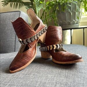 Freebird by Steven Brown Heeled Blade Boots